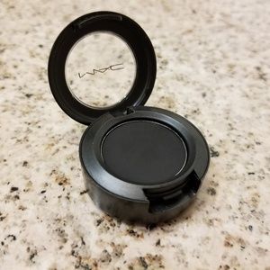 🚫SOLD✔  MAC Carbon (Matte) Eyeshadow 1.5g